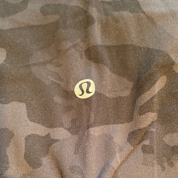 Align cropped Black Camouflage Leggings - Picture 2 of 5